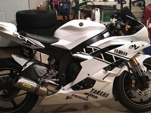 2006-2007 Yamaha YZF 600 R6 Motorcycle Fairings - White Glossy Black Motul Michelin Canada